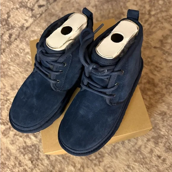 Brand-new UGG Kids Neumel II navy size 13 new, in box - Picture 4 of 6